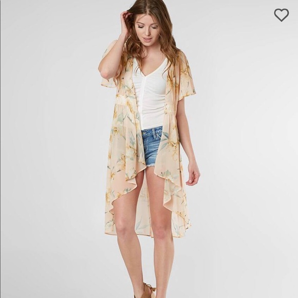 • Daytrip Cream Floral Chiffon Kimono New Without Tags - Picture 3 of 7